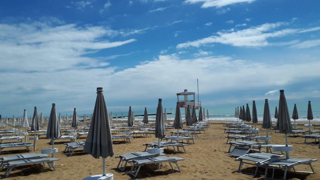 Hotel Villa Dina Lido di Jesolo Exterior photo