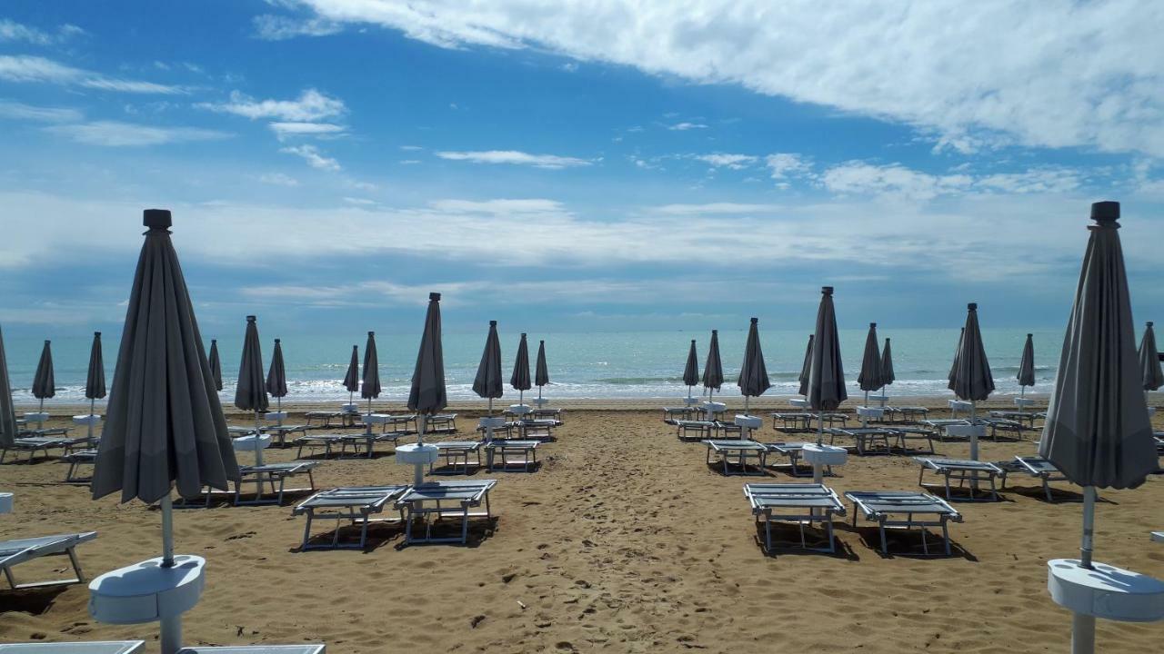 Hotel Villa Dina Lido di Jesolo Exterior photo